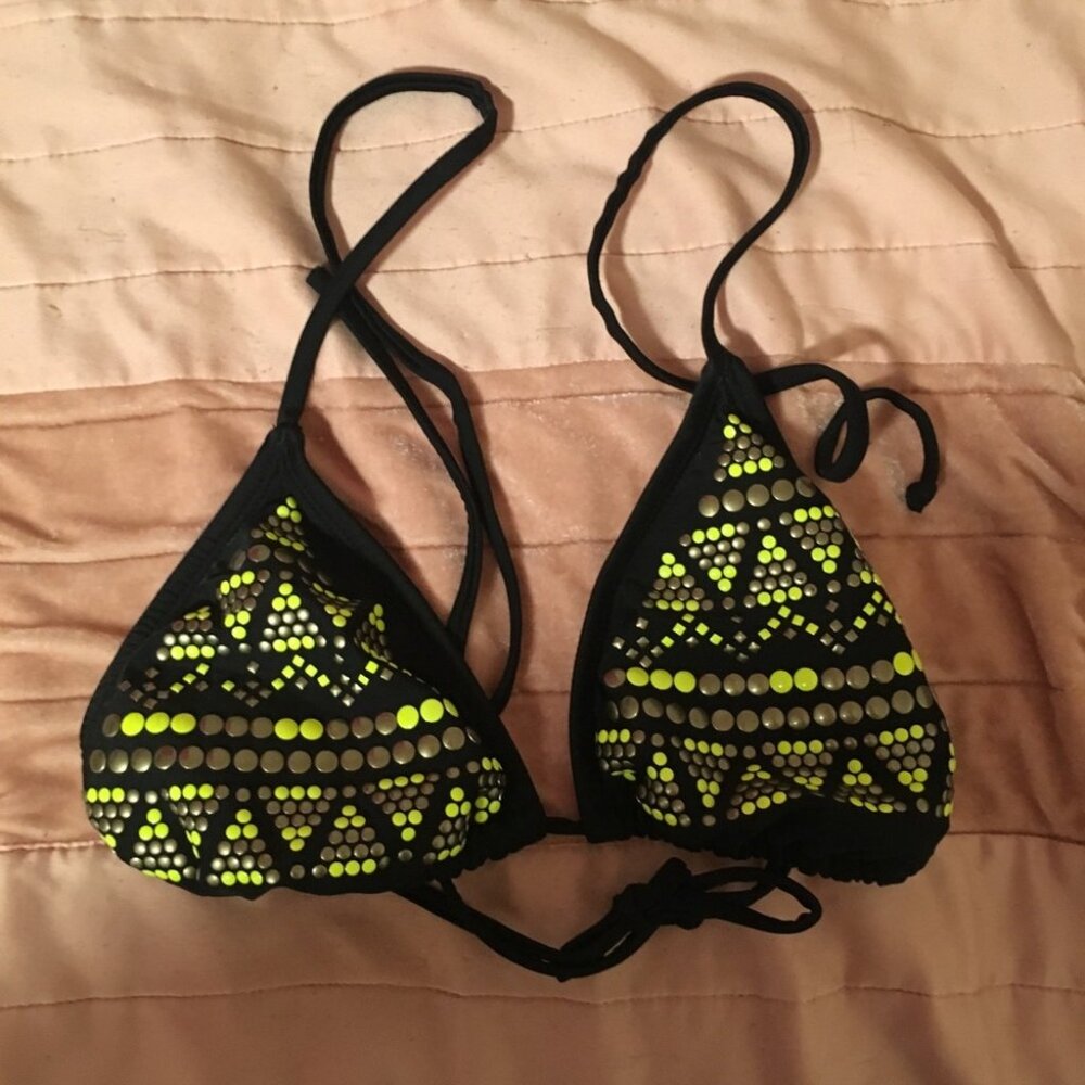Cute bikini top